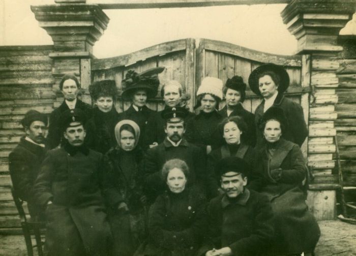 Фото 1 1915.- Учителя школ Белохолуницкого завода  (2).jpg